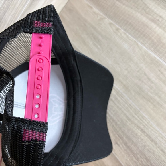 Super Nintendo World Hat Bowser Universal Studios Black Pink Rare - Picture 7 of 9